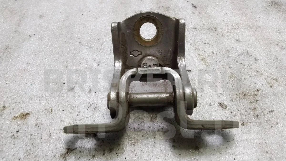 Петля двери зад левой Ниссан Альмера 2  (N16)