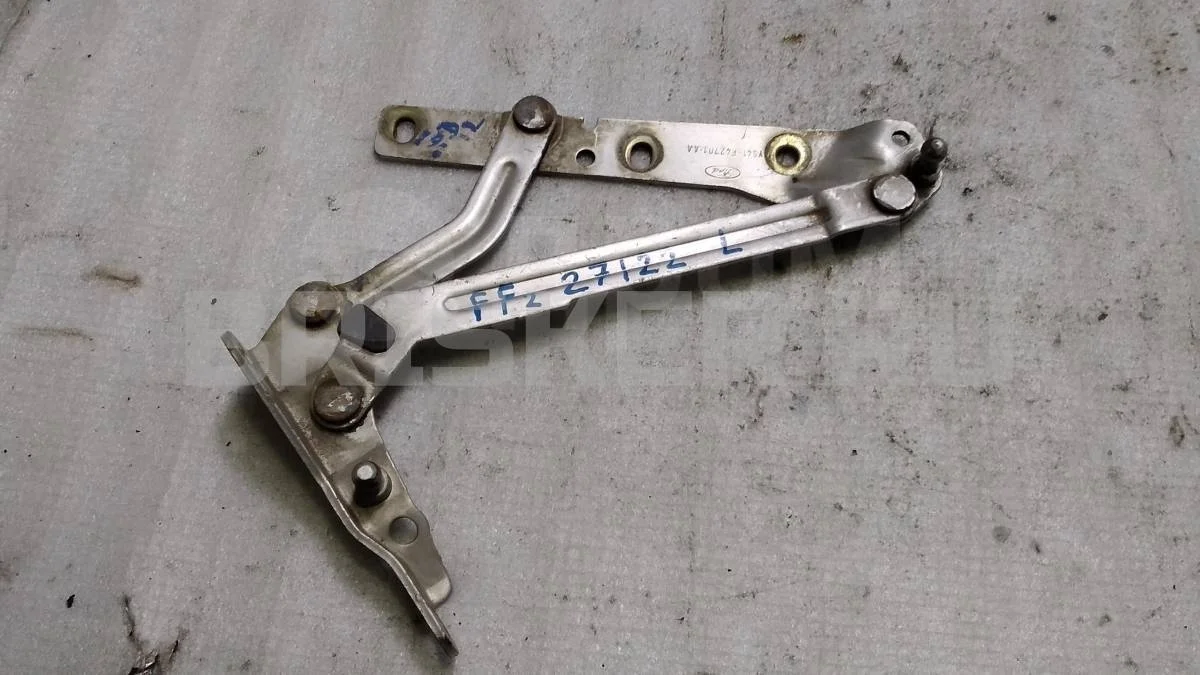 Петля багажника левая Форд Фокус 2  CB4