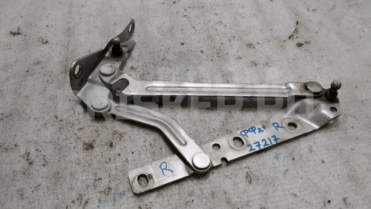 Петля багажника правая Форд Фокус 2  рестайлинг