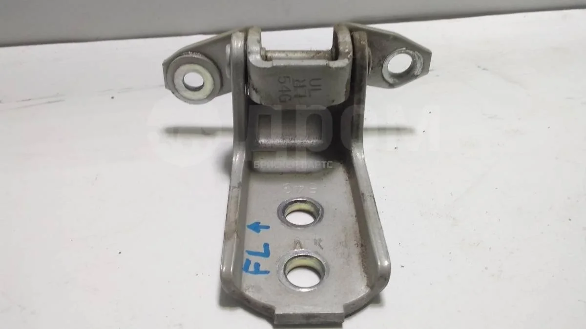 Петля двери пер левой Сузуки Лиана 1  рестайлинг