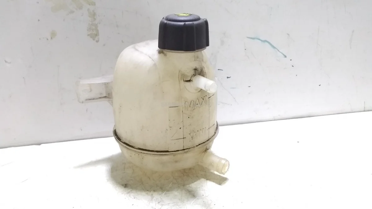 Бачок расширительный Рено Сандеро 1