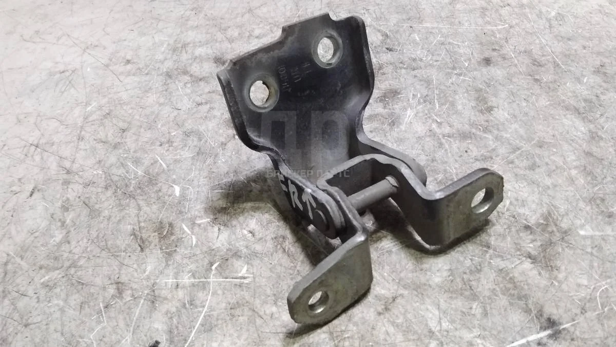 Петля двери пер правой Сузуки Альто 7 (HA25)