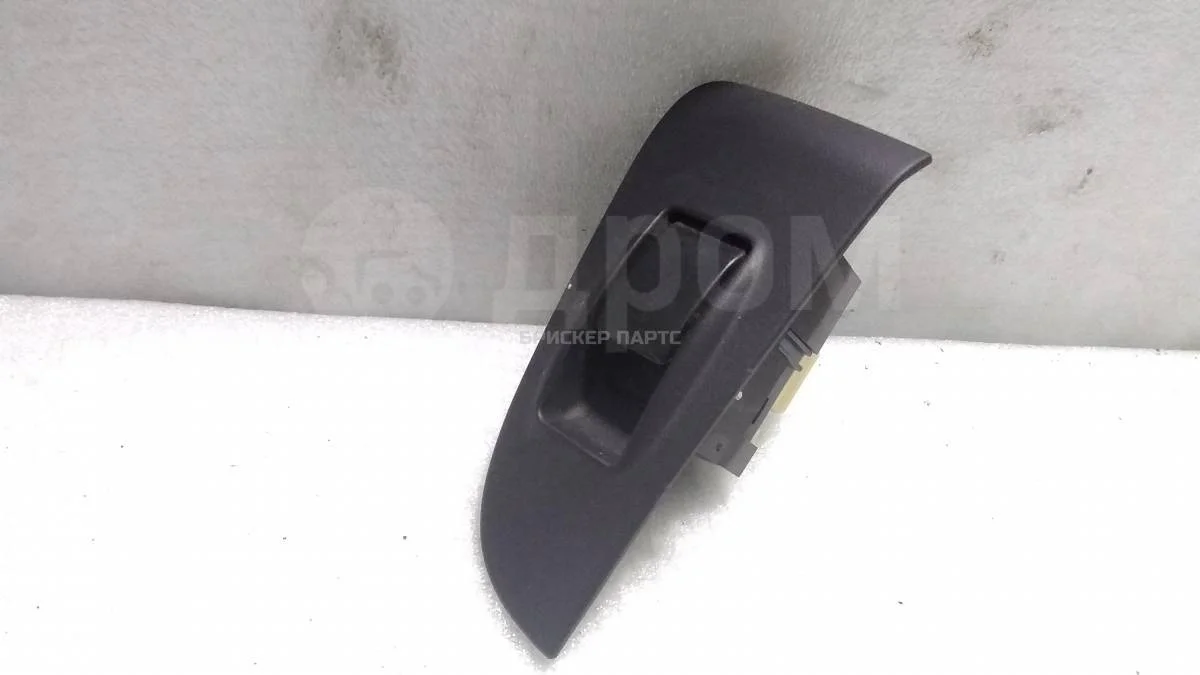 Кнопка стеклоподъемника Тойота Авенсис 2 (T250)