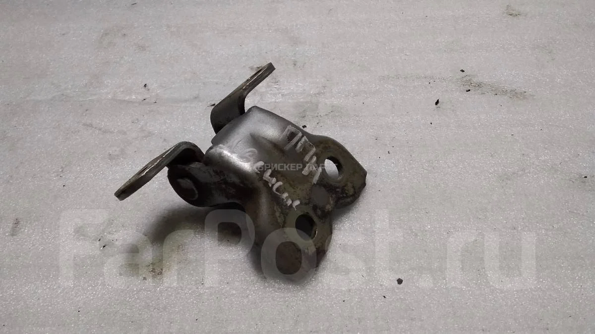 Петля двери пер правой Тойота Авенсис 2 (T250)