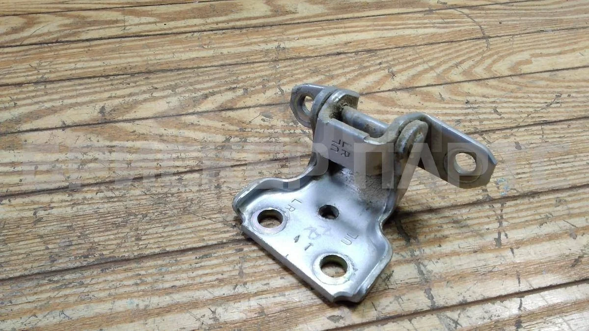 Петля двери зад правой Сузуки Гранд Витара 1