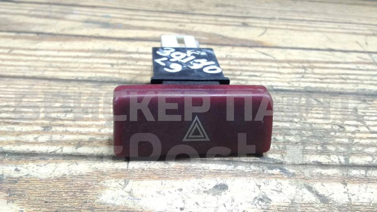 Кнопка аварийки Митсубиси Лансер 9  (CS)