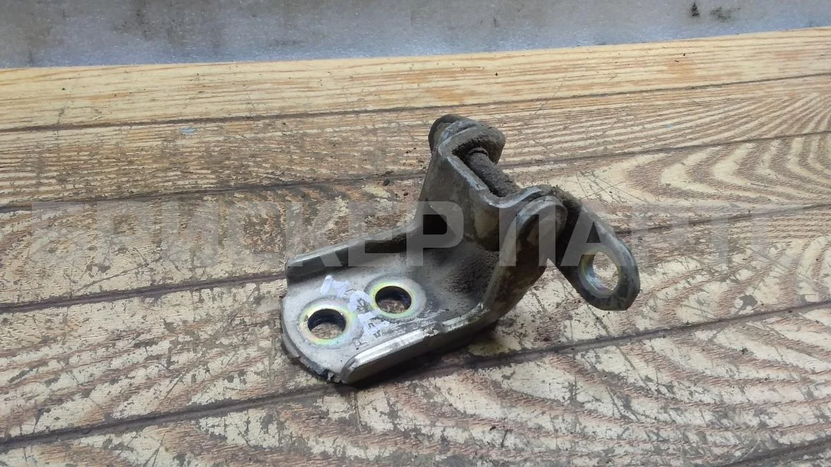 Петля двери зад правой Ниссан Максима 5  A33