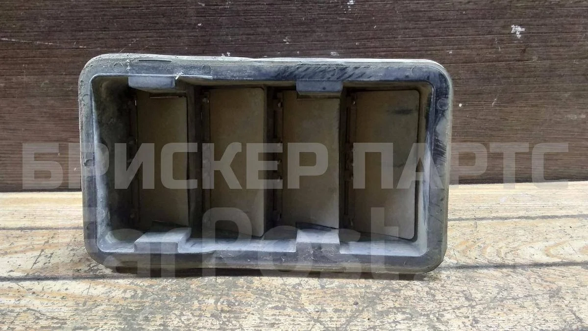 Клапан заднего крыла Ленд Ровер Дискавери 3