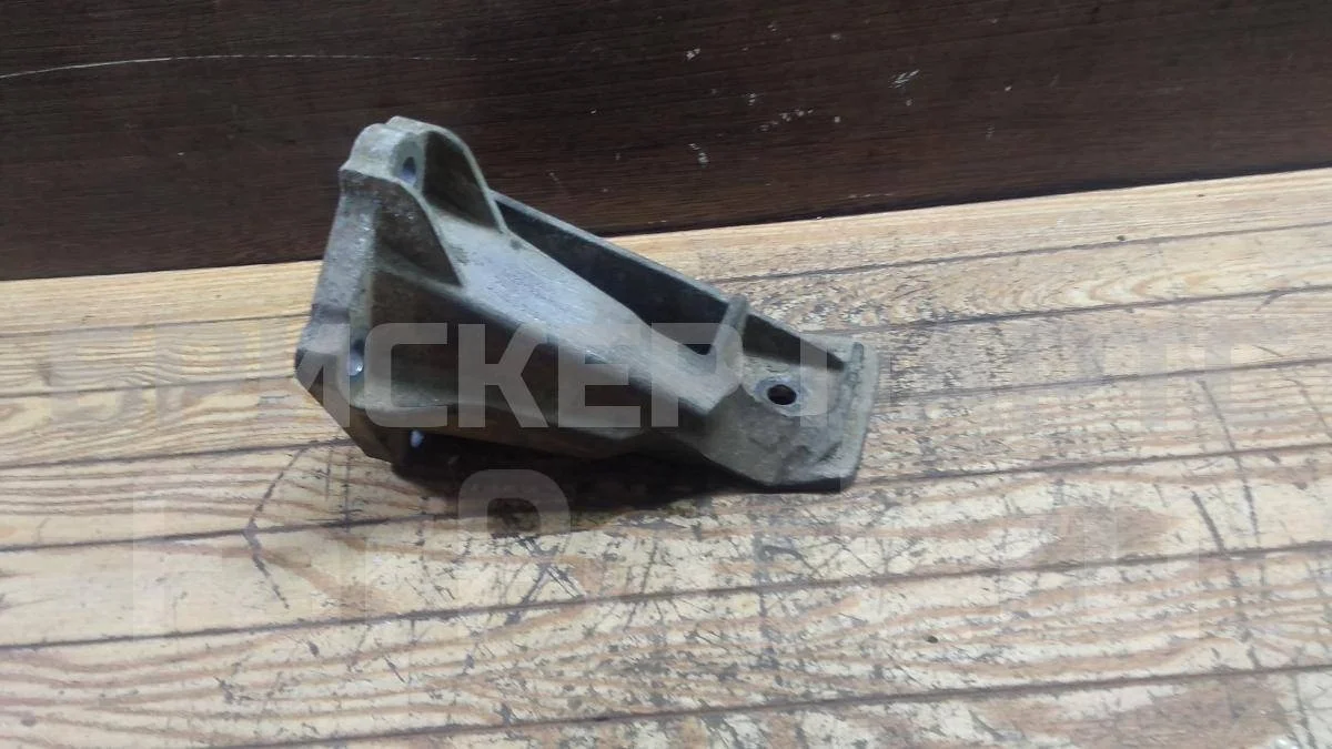 Кронштейн двигателя лев Ленд Ровер Дискавери 3