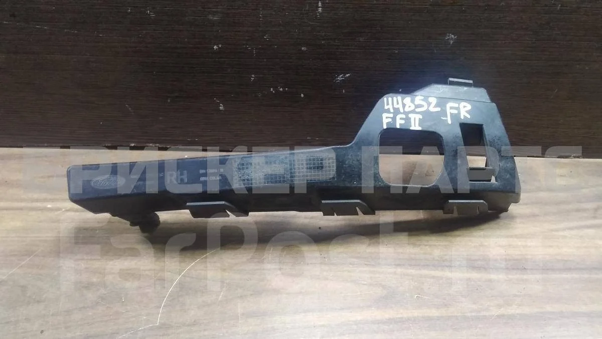 Кронштейн бампера Форд Фокус 2  CB4