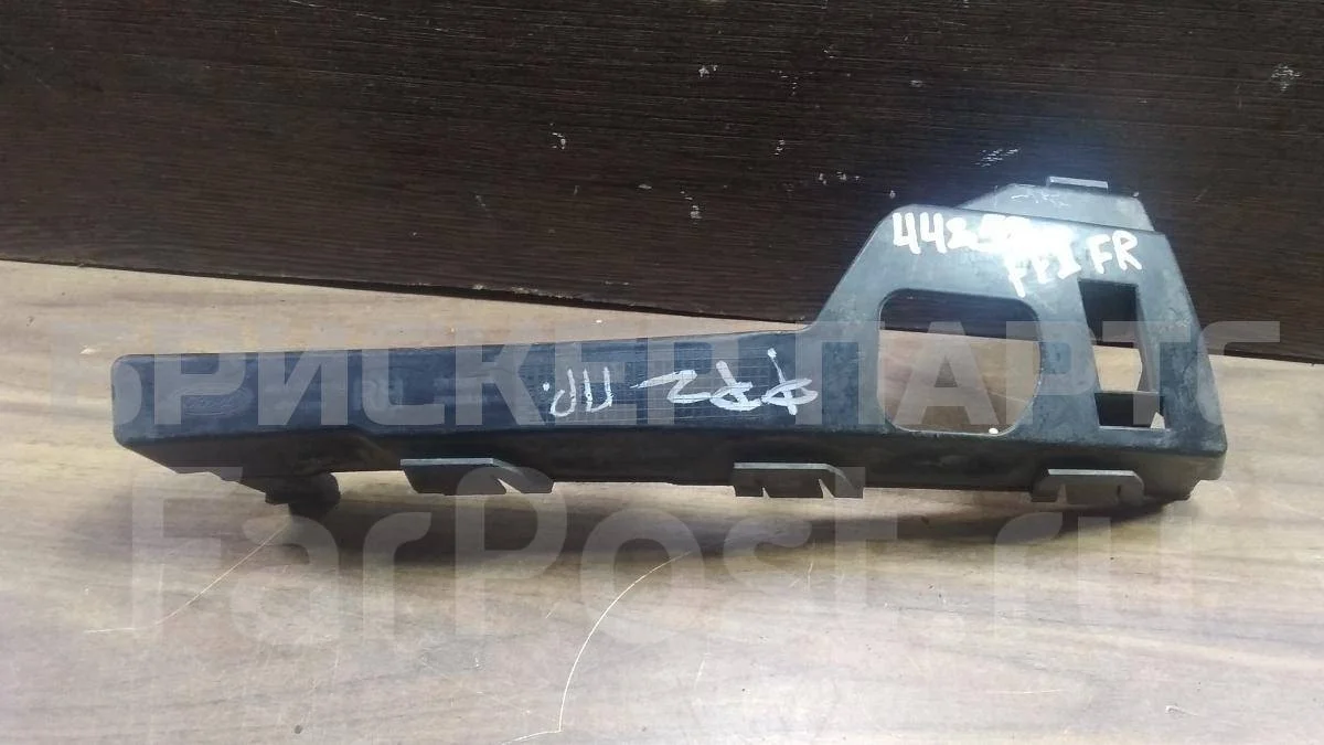 Кронштейн бампера Форд Фокус 2  CB4