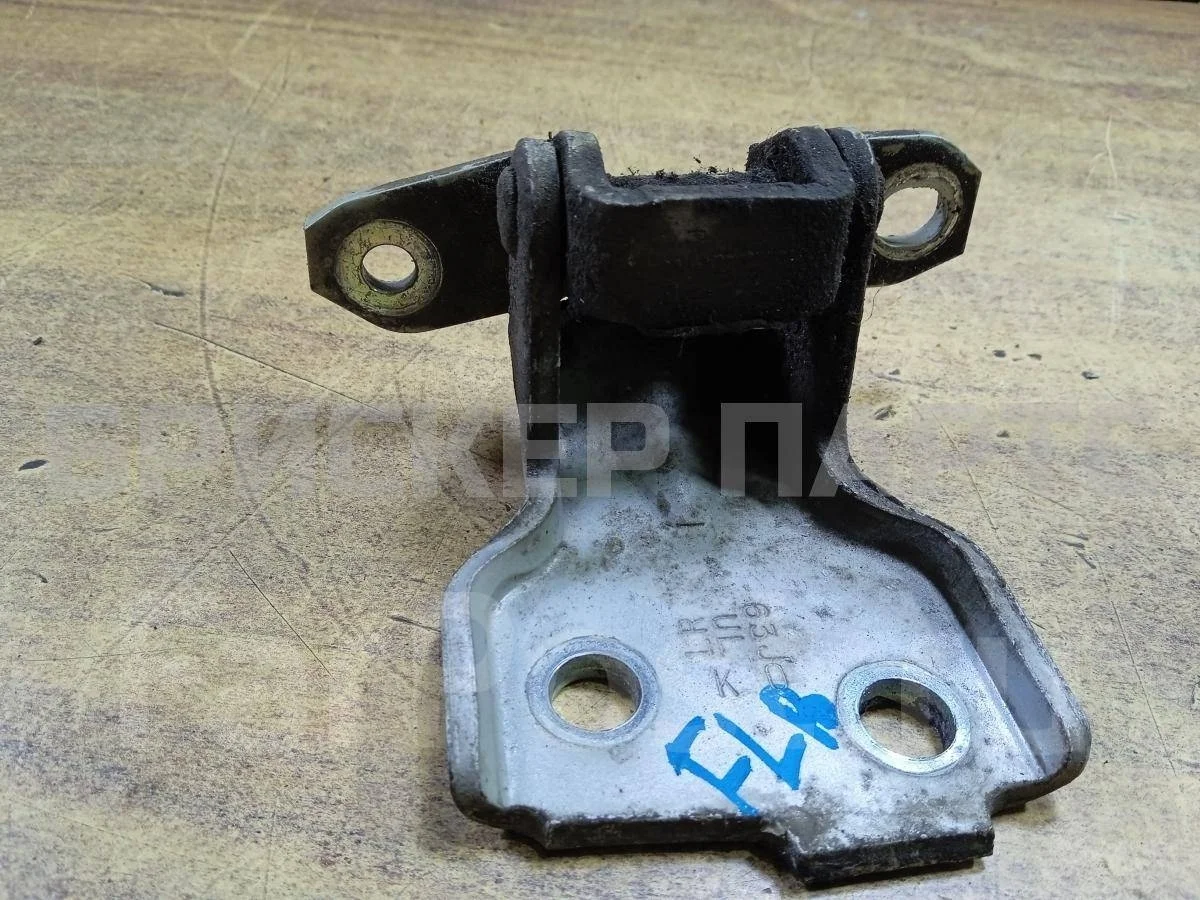 Петля двери пер левой Сузуки Свифт 3  RS