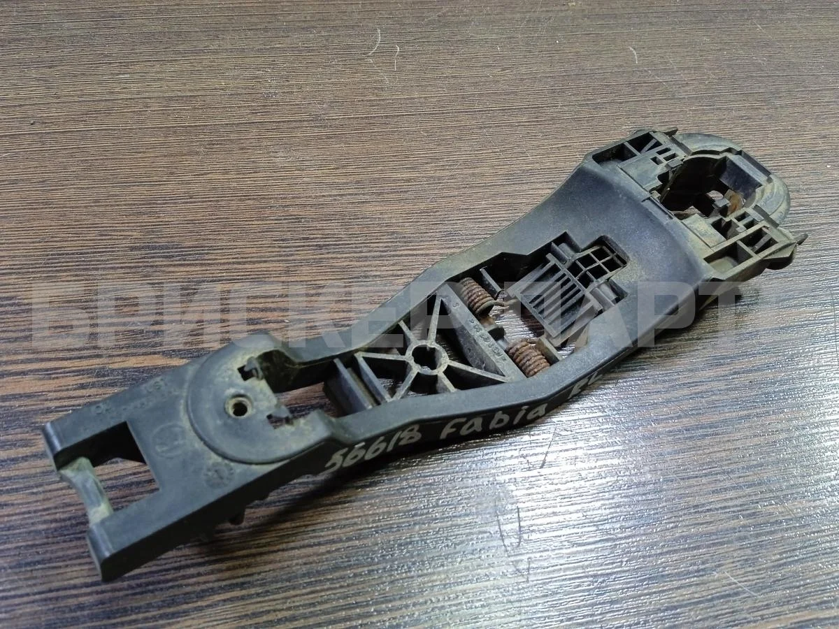 Кронштейн ручки Шкода Фабия 1  Mk1 (6Y2)
