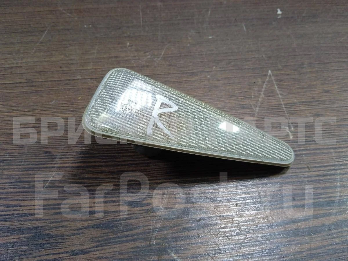 Повторитель в крыло Рено Сандеро 1