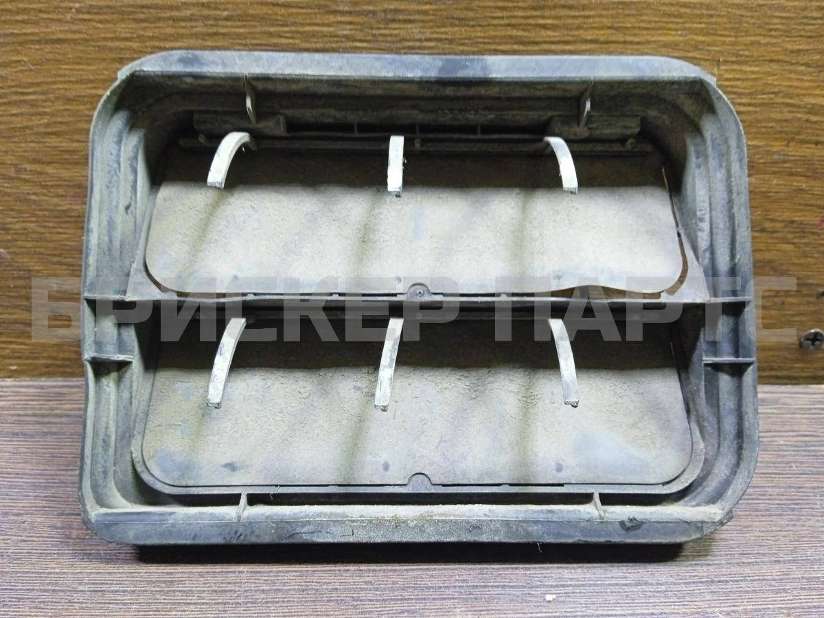 Клапан заднего крыла Рено Сандеро 1