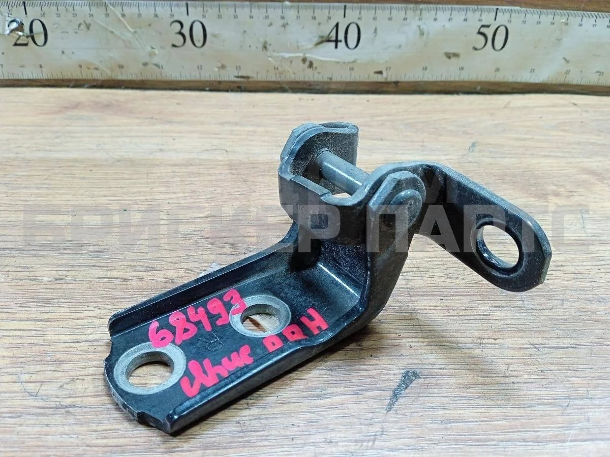 Петля двери зад правой Тойота Ярис 2