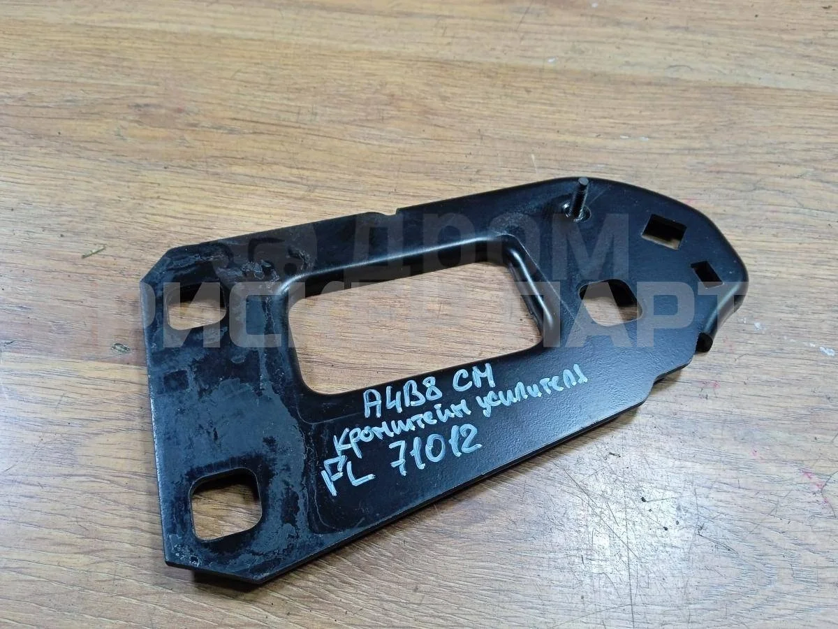 Кронштейн усилителя Ауди А4 Б8