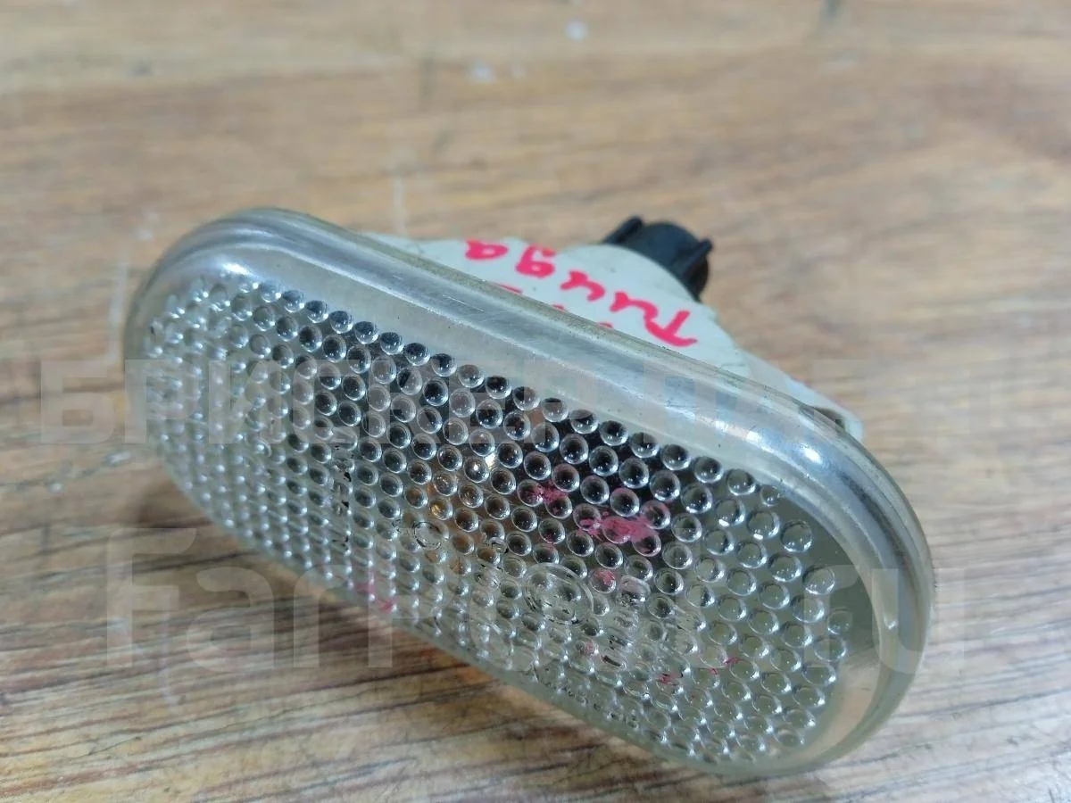 Повторитель в крыло Ниссан Тиида 1  C11