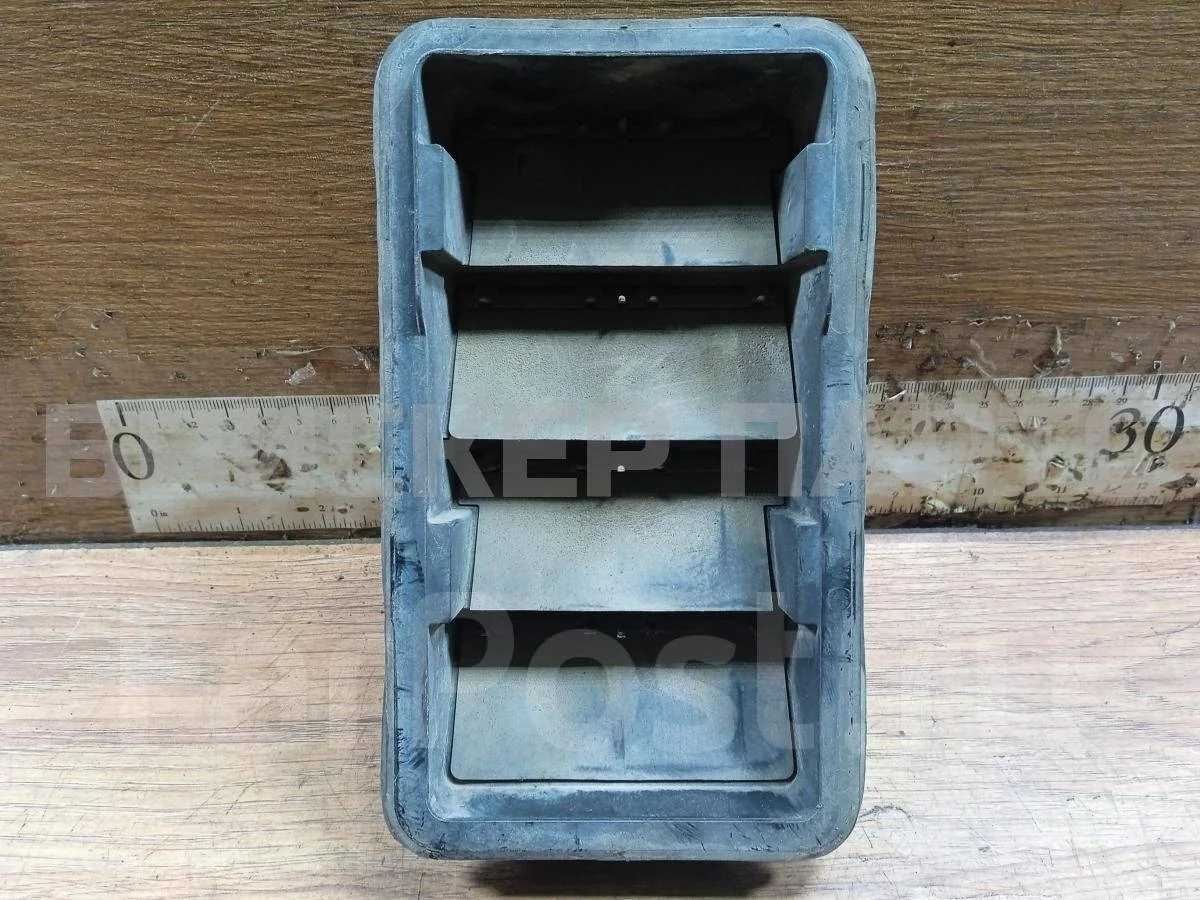 Клапан заднего крыла Ленд Ровер Дискавери 3