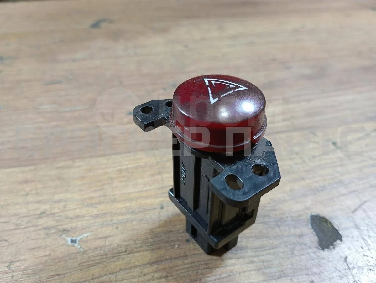 Кнопка аварийки Митсубиси Кольт 6  Z30