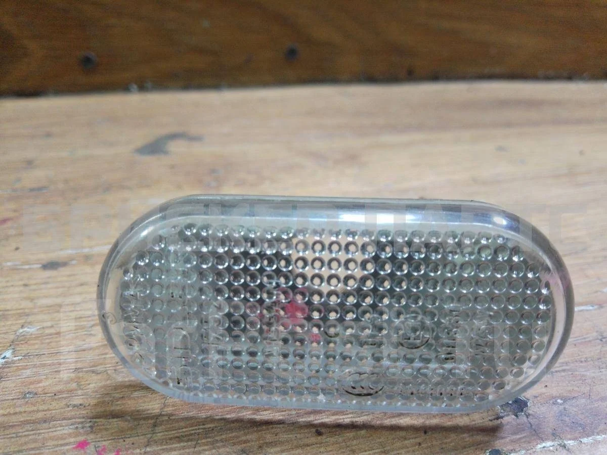 Повторитель в крыло Ниссан Тиида 1  C11