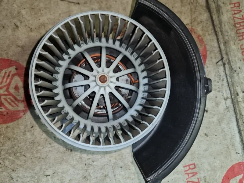 Мотор печки Volkswagen Touareg 2009 7L7