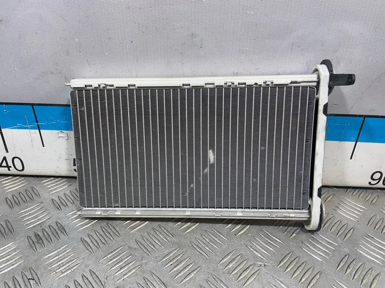 [Б/У] Радиатор отопителя BMW [Код: 00541056 ]