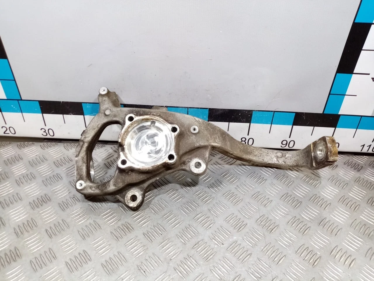 [Б/У] Кулак поворотный передний левый [Код: 00541626 ]