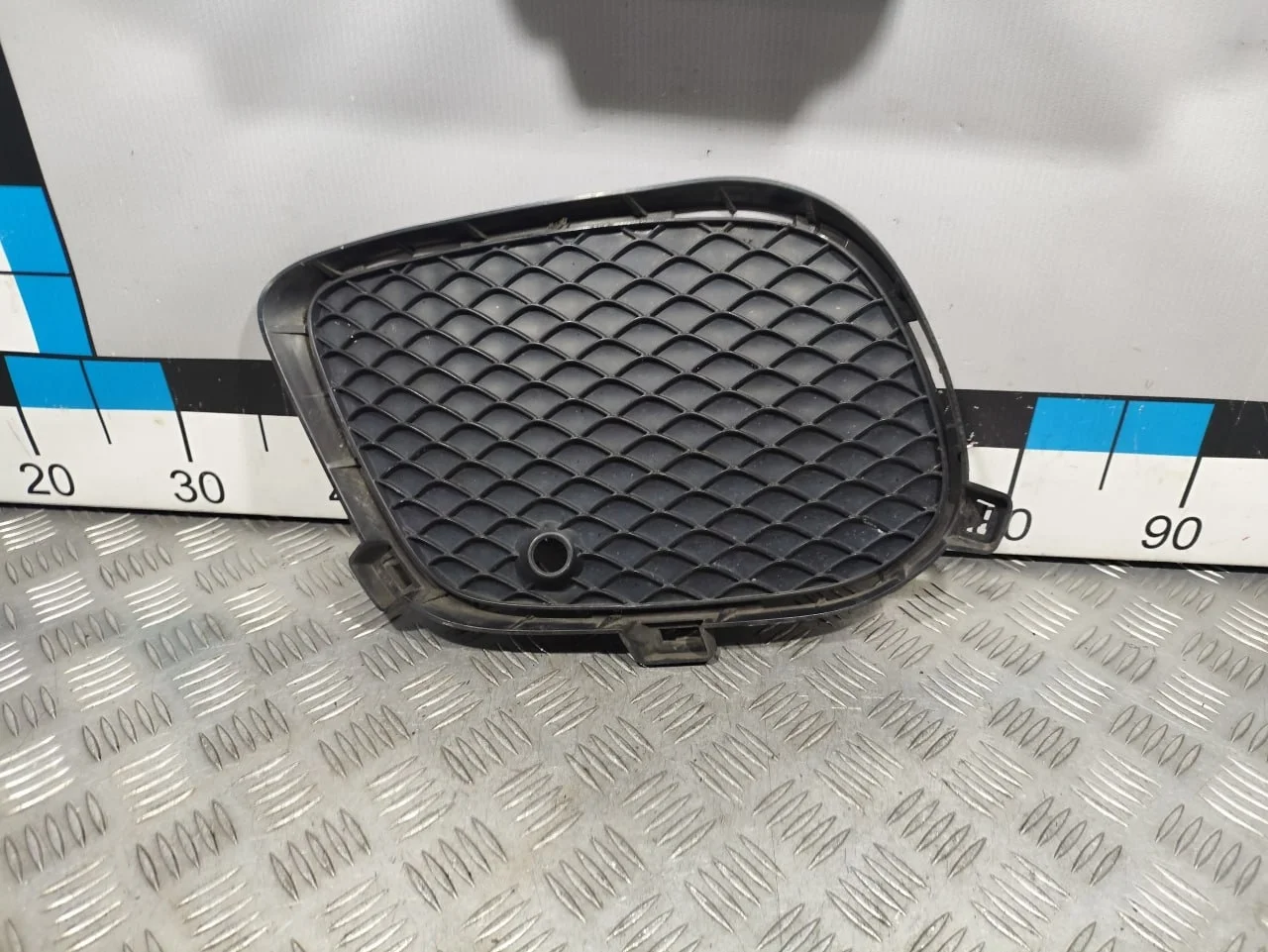 [Б/У] Решетка в бампер левая Mercedes [Код: 00538312 ]