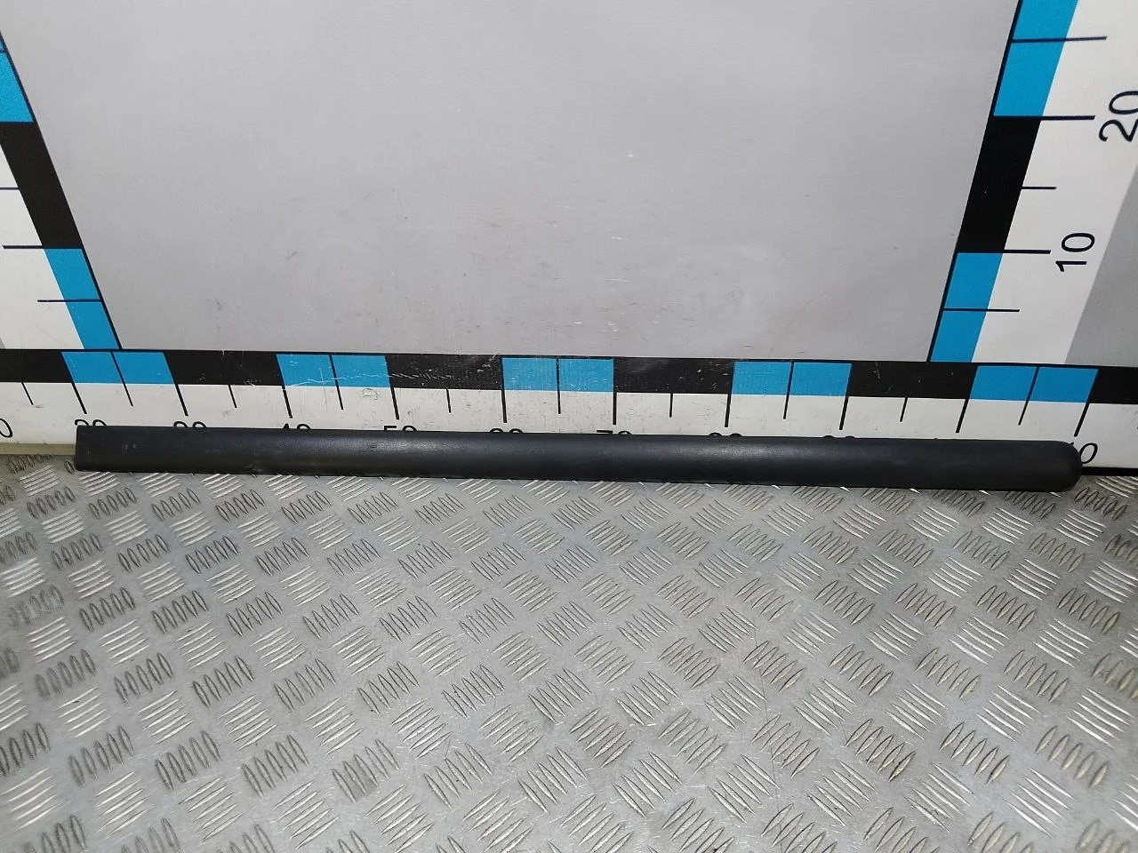 [Б/У] Молдинг задней правой двери - Небольшие потертости [ХОРОШЕЕ] [Код: 00538773 ]