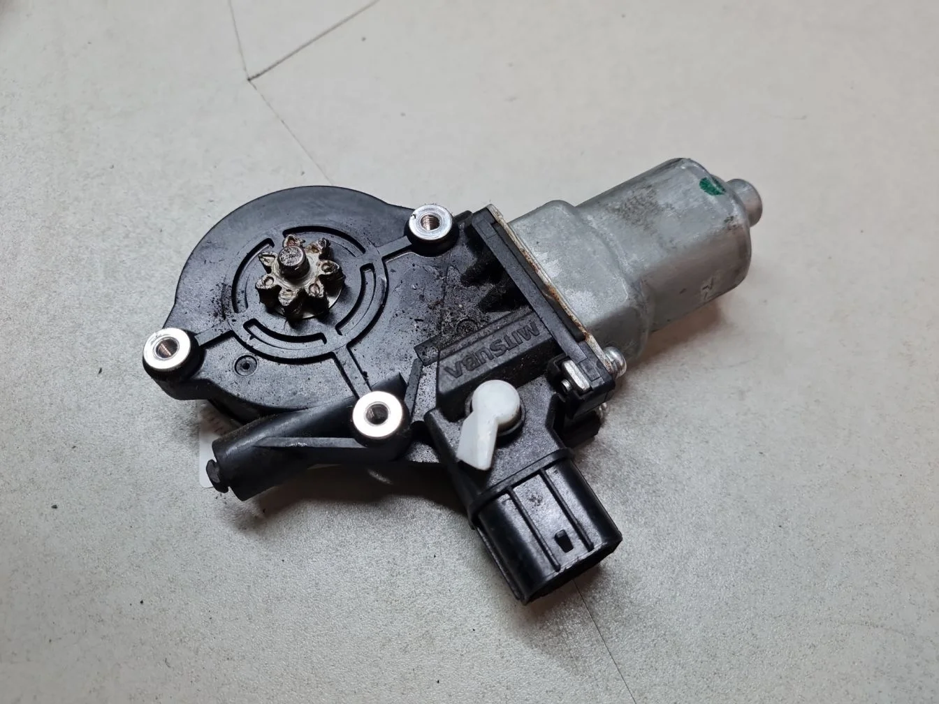 Моторчик стеклоподъёмника задний левый для Mitsubishi Outlander CW XL 2006-2012