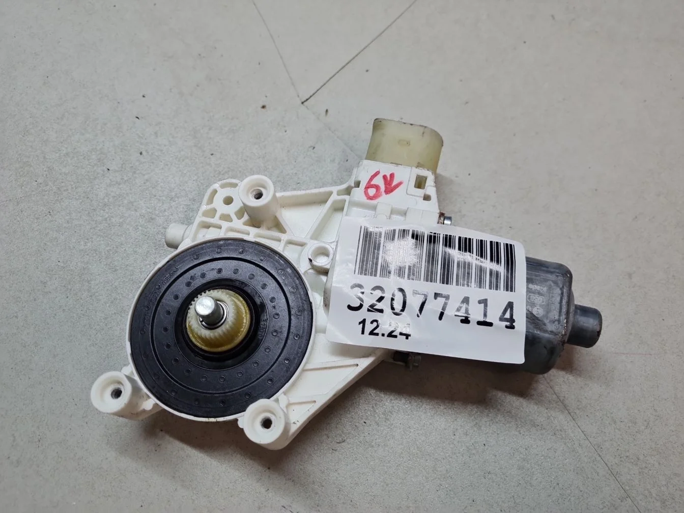 Моторчик стеклоподъёмника правый для BMW 2 F22 F23 2014-2020