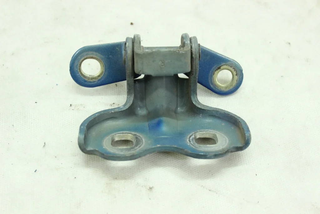 Петля двери передней левой нижняя Opel Mokka