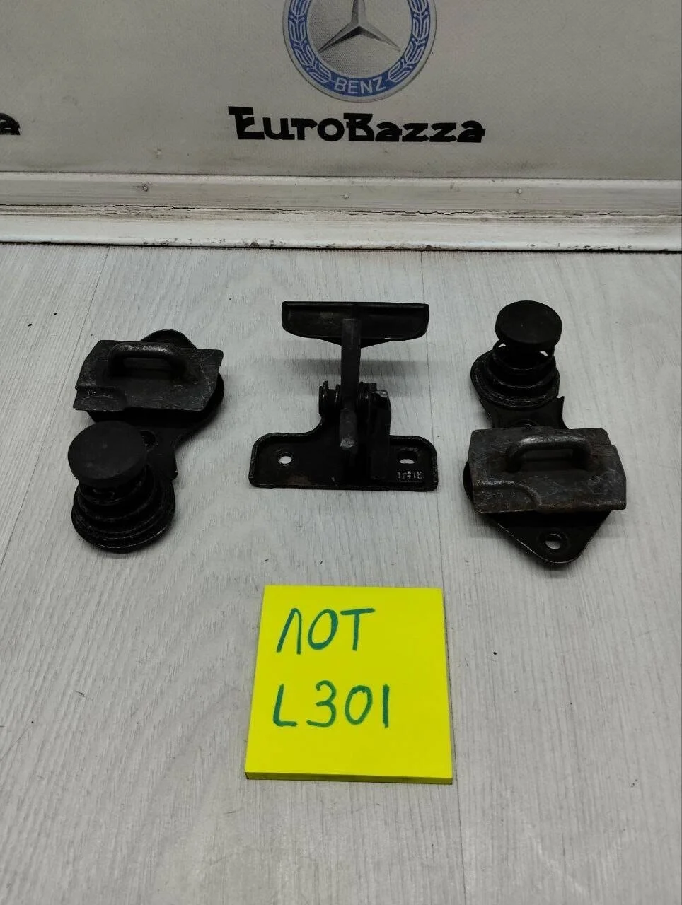 Замок капота со стопором Mercedes W251