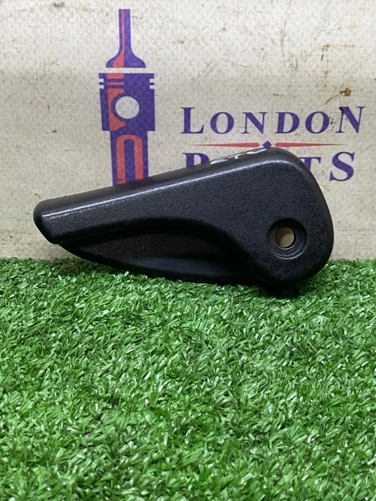 Рычаг капота BMW X5 E70