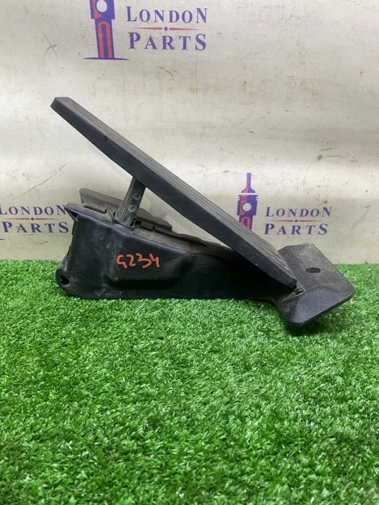 Педаль газа BMW F32