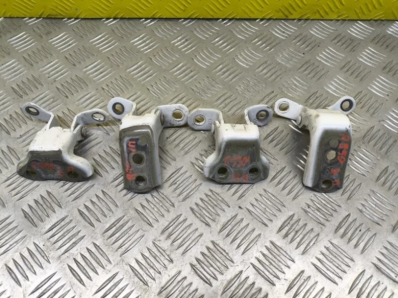 Петля двери Toyota Sequoia Ii 2008 - 2022 2013 6871002020 5.7 I 3URFE