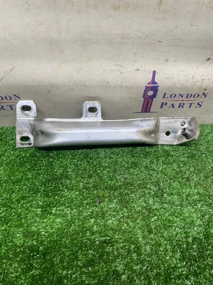 Кронштейн усилителя бампера BMW F10