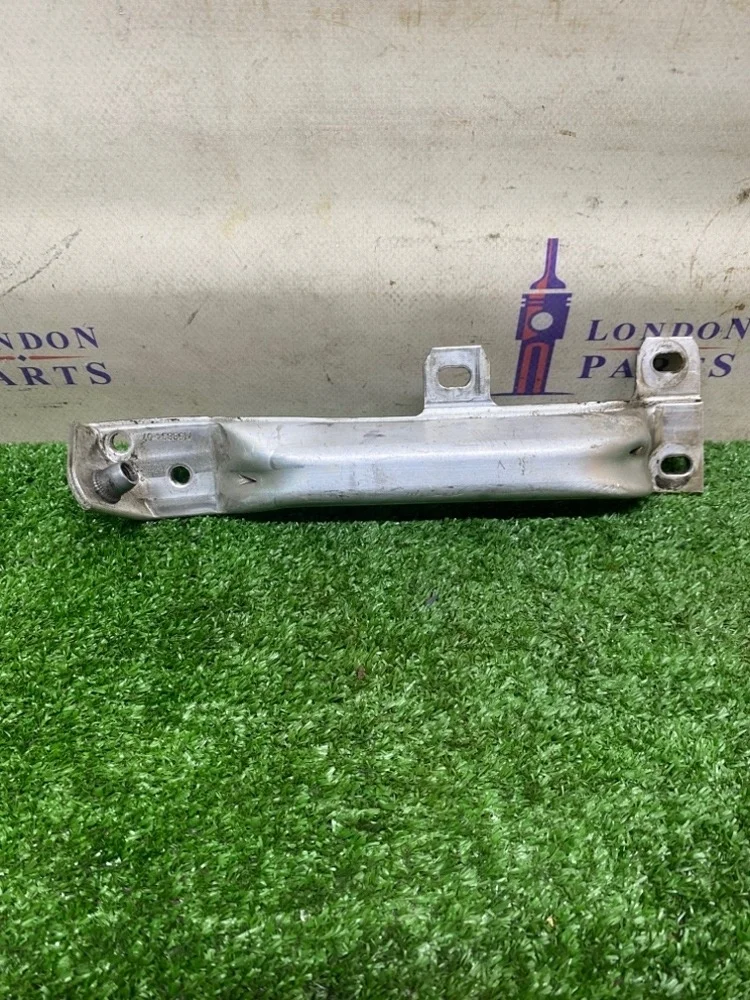 Кронштейн усилителя бампера BMW F10