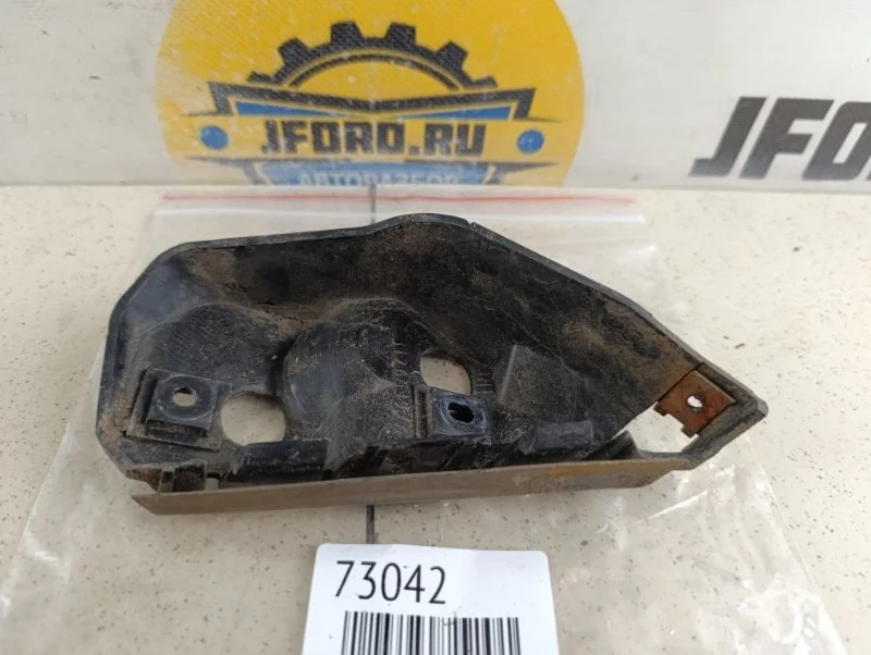 Кронштейн бампера Volvo V50 2011 MW84