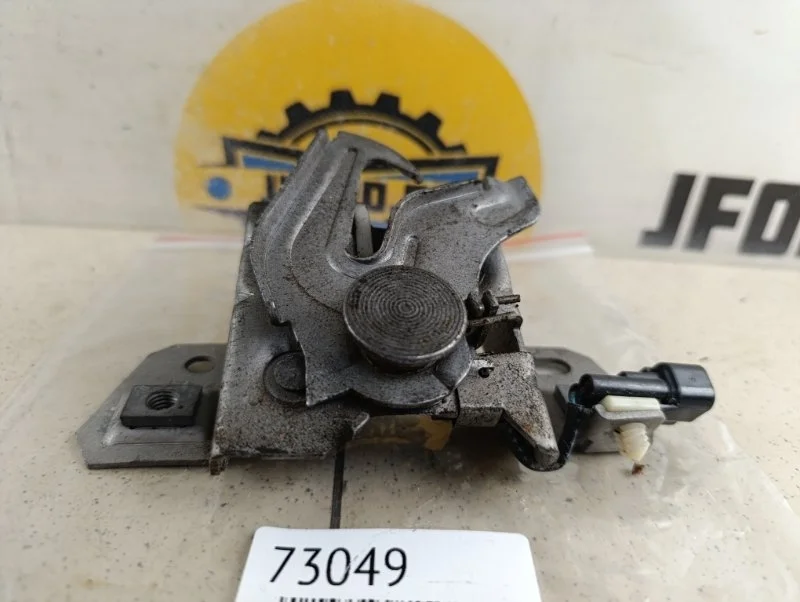 Замок капота Volvo V50 2011 MW84