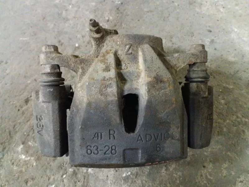 Суппорт передний правый Toyota Rav 4 (Xa30) (2005-2014) 2006 4773042090 2.0 I 1AZFE