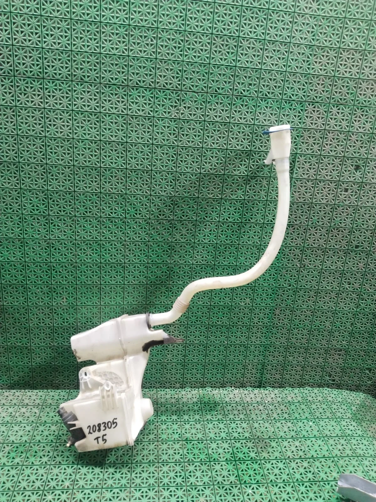 Бачок стеклоомывателя VOLKSWAGEN TRANSPORTER T5 2010- б/у TRANSPORTER T5(2003-2015)