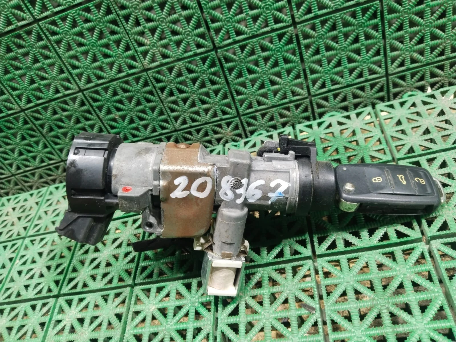 Замок зажигания SKODA FABIA 2, RAPID, VOLKSWAGEN POLO, TRANSPORTER T5 2010- АКПП б/у FABIA 2(2007-2015);RAPID(2013-;POLO(2010-