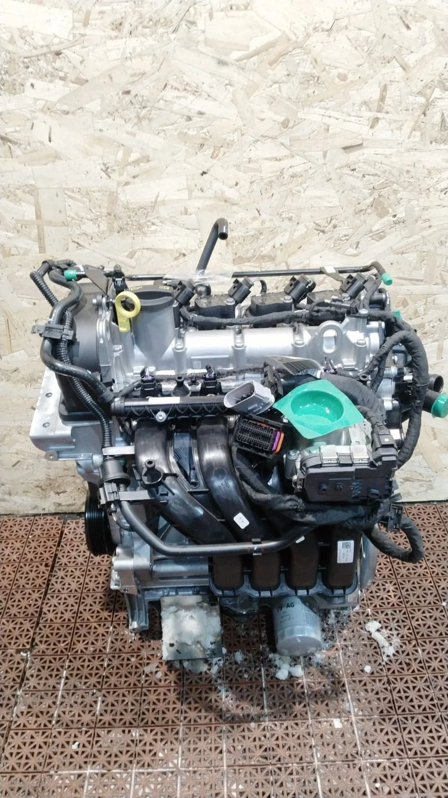 Коллектор впускной SKODA RAPID, VOLKSWAGEN POLO CWVA 1,6/81KW 2013- RAPID(2013-;POLO(2010-