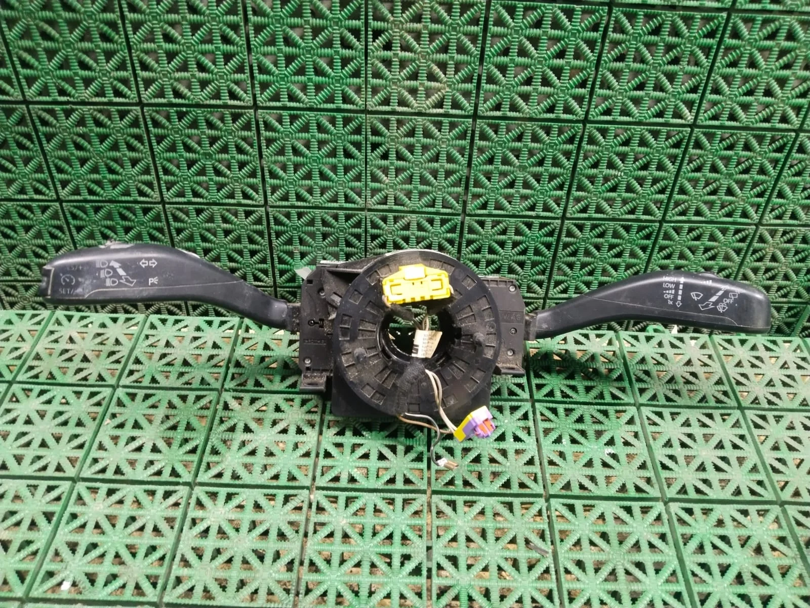 Лента под руль SKODA FABIA 2, VOLKSWAGEN POLO 2010- б/у FABIA 2(2007-2015);POLO(2010-