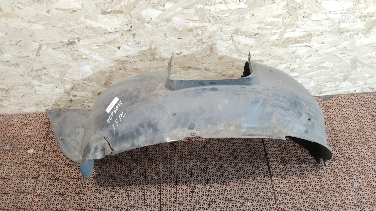 Подкрылок, локер VOLKSWAGEN TRANSPORTER T5 2003- передний левый б/у TRANSPORTER T5(2003-2015)