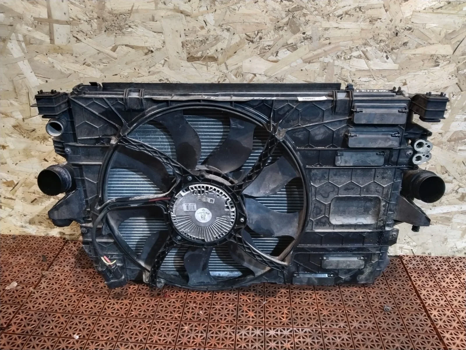 Радиатор кондиционера VOLKSWAGEN TRANSPORTER T5 2010- б/у TRANSPORTER T5(2003-2015)