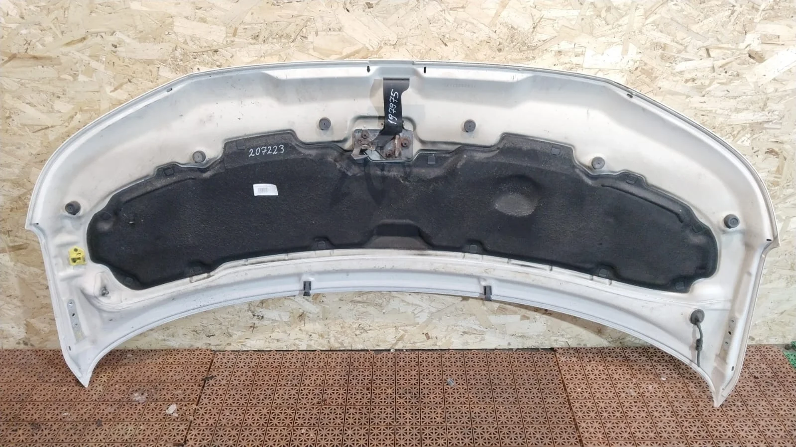 Ручка замка капота VOLKSWAGEN TRANSPORTER T5 2010- язык б/у TRANSPORTER T5(2003-2015)