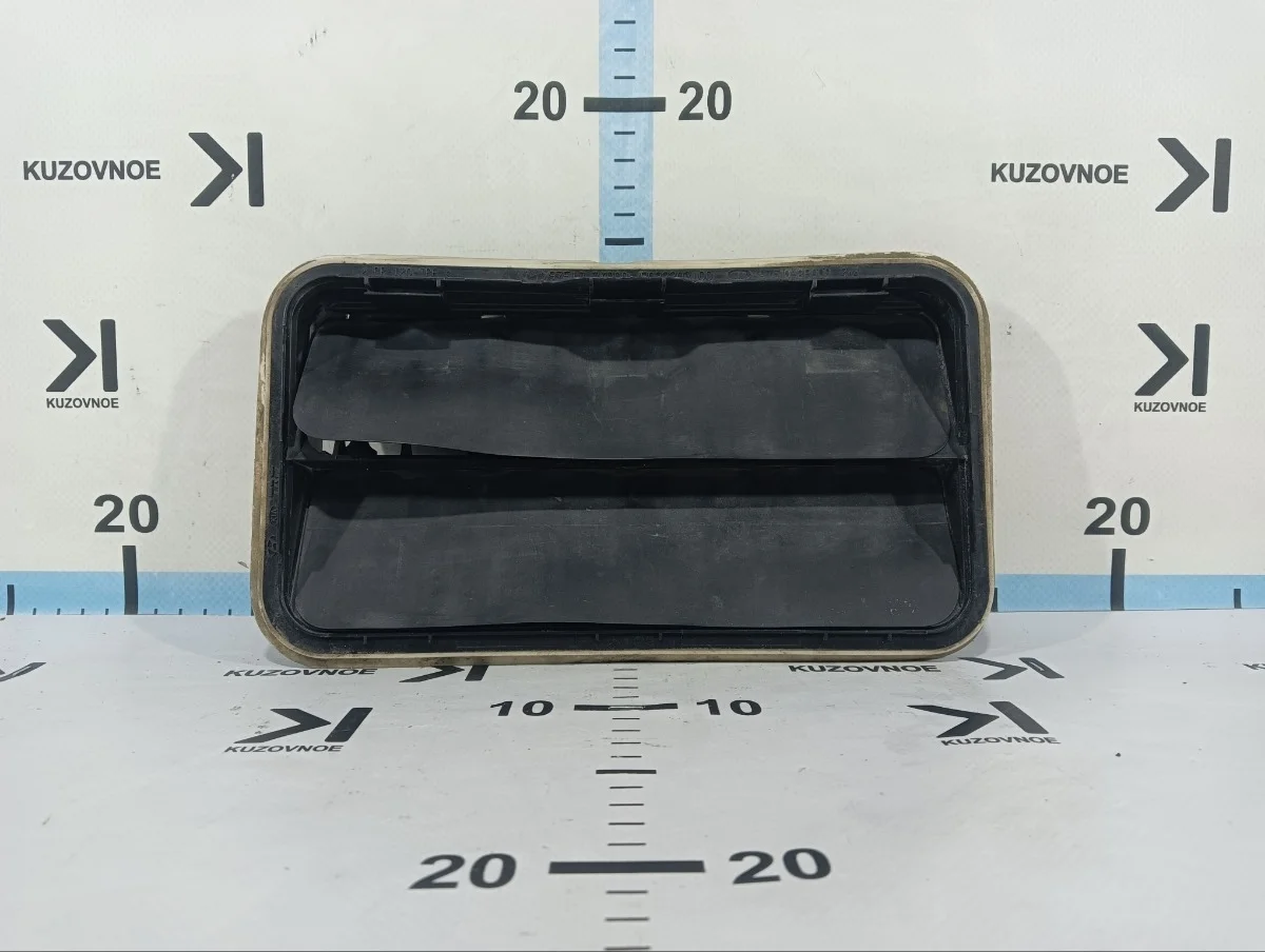 Решетка вентиляционная Hyundai Santa Fe 2016 DM